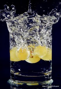 Bunch of Grapes and Stopped Motion Water Drops 2 Bunch of Grapes and Stopped Motion Water Drops (2)