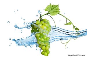 Grapes in Water 2 Grapes in Water (2)