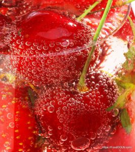 Strawberry and Cherry in Water 2 Strawberry and Cherry in Water (2)